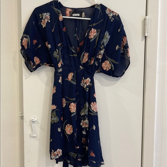Reformation Dresses & Skirts - Reformation kimono sleeves wrap dress